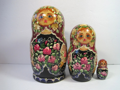 Hand painted 3pc nesting - nesting, dolls