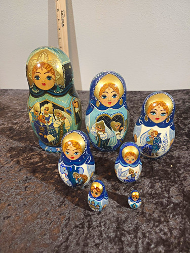 Russian matryoshka nesting - russian,