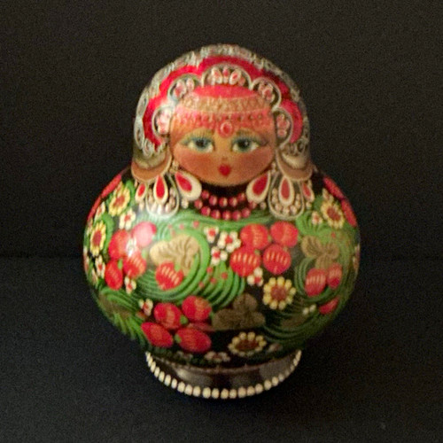 Russian matryoshka nesting - russian,